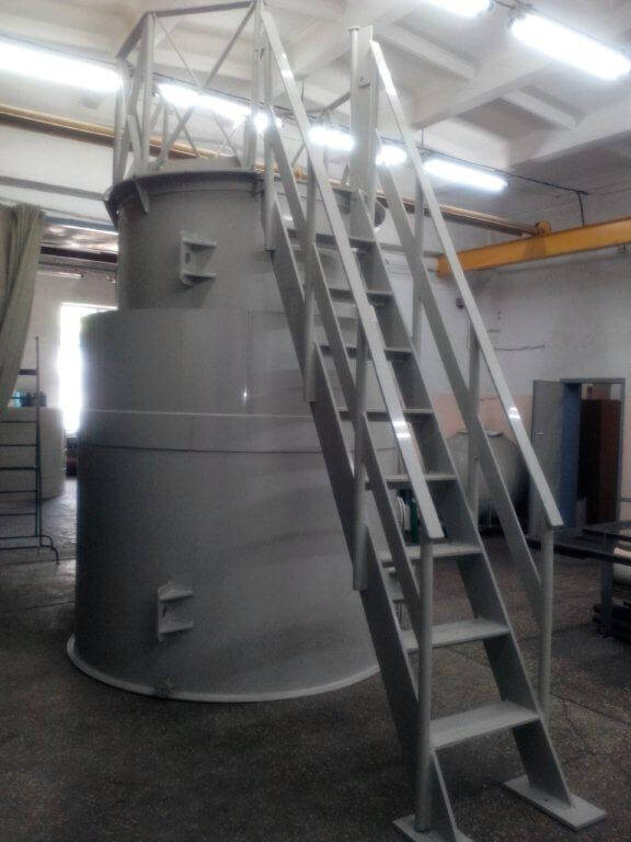 промислові резервуари та ємності для агресивних речовин